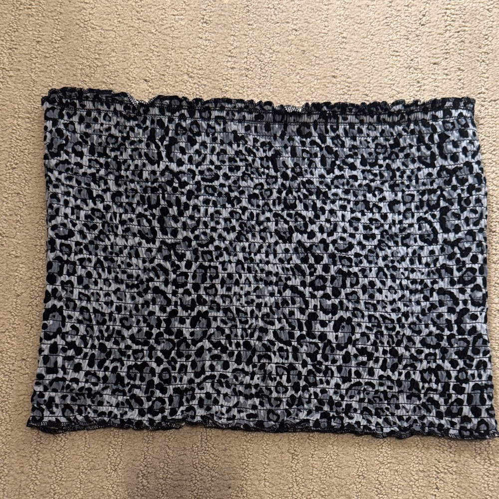 🆕 Zenana Outfitters Black and Gray Animal Print Tube Top. Brand New!💥